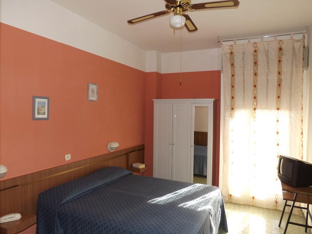 Hotel Danubio San Mauro Mare 객실 사진